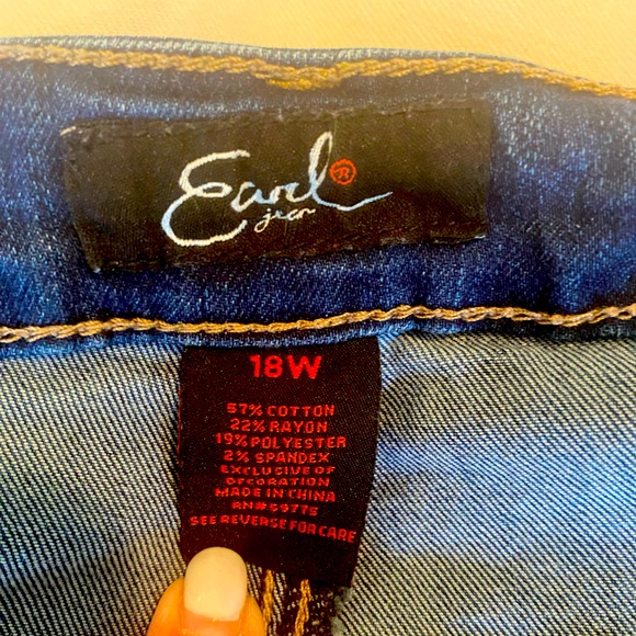 Earl Jeans. Gold Metallic Trim. Ankle Jean. Plus Size - Picture 5 of 6